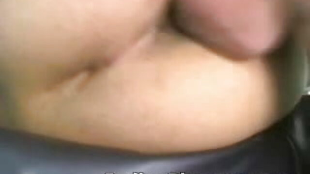 छोटे स्तन के साथ श्यामला दिन की शुरुआत कोमल सेक्सी हॉट इंग्लिश मूवी सेक्स और चेहरे से करती है