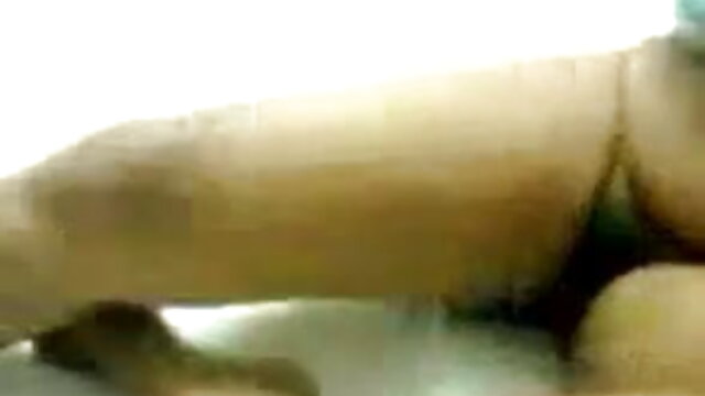 सौना में उन्होंने एक लंबे डिक के साथ एक युवा लड़की को गड़बड़ किया और डिक को बाहर निकाले बिना सेक्सी हॉट इंग्लिश मूवी समाप्त हो गया