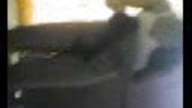 मैंने अवसर लिया सेक्सी मूवी इंग्लिश और सफेद मोज़ा में एक शराबी सौंदर्य को गड़बड़ कर दिया