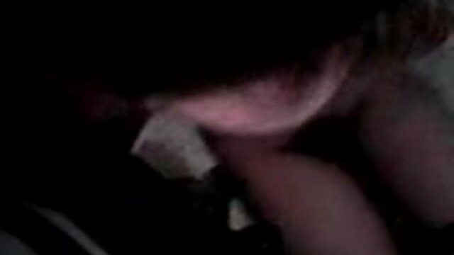 सुंदर स्तनों के साथ एक गर्म श्यामला सेक्सी फिल्म इंग्लिश मूवी के साथ सेक्स