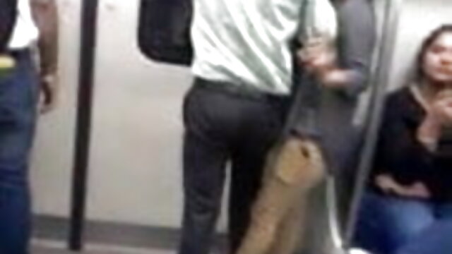 वह हिंदी सेक्सी मूवी इंग्लिश सेक्सी श्यामला से शॉर्ट्स उतार दिया और गुदा में एक बड़ा डिक गड़बड़ कर दिया