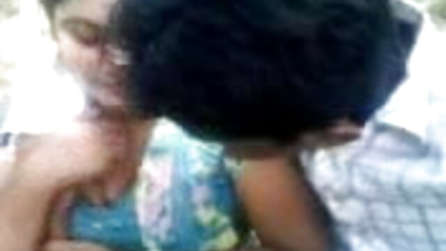 छोटे स्तन श्यामला सफेद जाँघिया वापस धकेलने के दौरान हस्तमैथुन हिंदी इंग्लिश सेक्सी मूवी करता है