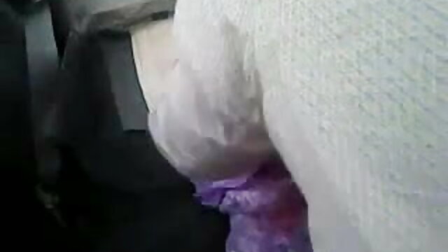 एक पंप इंग्लिश सेक्सी वीडियो मूवी वाले ने शौचालय में एक लड़की को झुका दिया और उसे गधे में गड़बड़ कर दिया