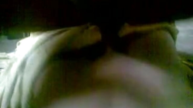 प्रेमिका ल्यूबा इंग्लिश मूवी सेक्सी वीडियो स्नान में बड़े प्राकृतिक स्तन दिखाती है
