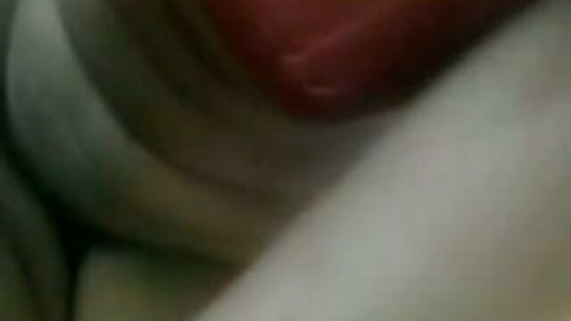 एक छोटी स्कर्ट में ग्लैमरस लड़की ने कैमरे पर होम इरोटिका शूट किया इंग्लिश मूवी वीडियो में सेक्सी