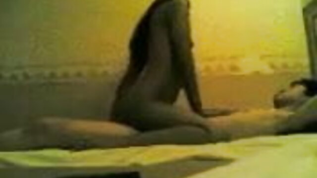 कैमरे के सामने नग्न रूसी लड़की अंडे फ्राई करती है और सेक्सी मूवी वीडियो इंग्लिश इरोटिका शूट करती है