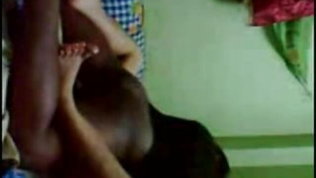 युवा ने परिपक्व इंग्लिश इंग्लिश सेक्सी मूवी स्तन दिखाए और उसे समलैंगिक यौन संबंध के लिए बहकाया