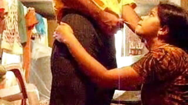 सुडौल औरत ने अपना लौड़ा उसकी इंग्लिश सेक्सी वीडियो एचडी फुल मूवी गांड पर रख दिया