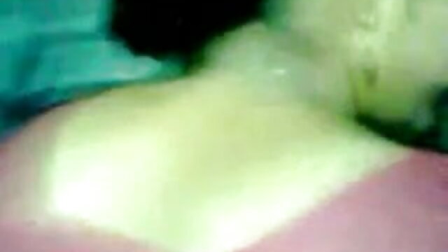 अच्छी तरह से तैयार पोर्न नर्स इंग्लिश सेक्सी मूवी हिंदी में अपनी योनि में अपना पसंदीदा सेक्स टॉय रखती है