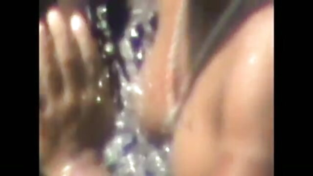 स्त्रीरोग विशेषज्ञ एक स्ट्रैपआन पर डाल दिया और एक सेक्सी हॉट इंग्लिश मूवी रूसी लड़की को अच्छे स्तन के साथ गड़बड़ कर दिया