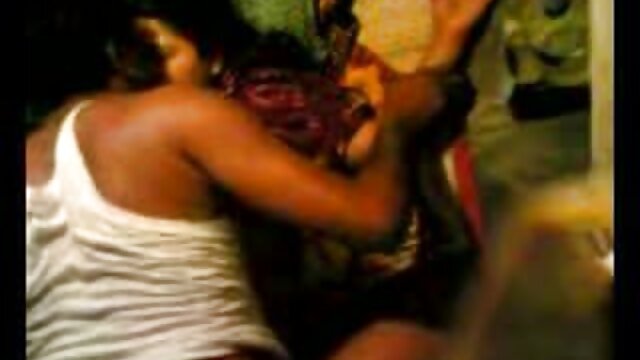 मालकिन ने इंग्लिश हिंदी सेक्स मूवी जवान नौकरानी को चूत चाटने के लिए मजबूर किया