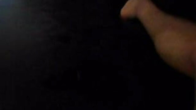 निराश सेंट पीटर्सबर्ग लड़की ने अपने मुंह इंग्लिश सेक्स मूवी फुल में एक डिक लिया और इसे कैमरे पर चूसा