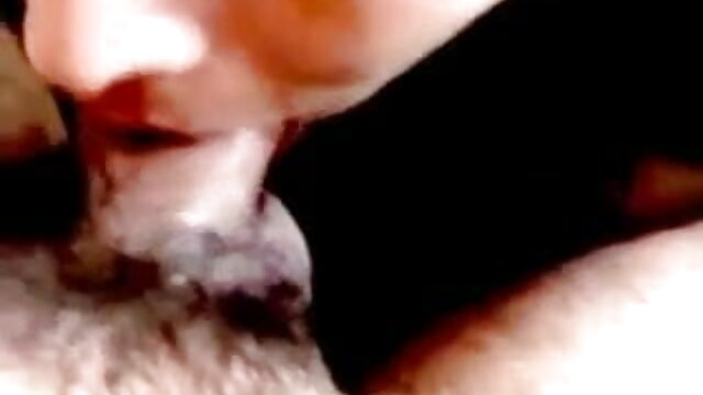 लड़की उत्तेजित हो सेक्सी फिल्म इंग्लिश मूवी गई और एक मजबूत लिंग को उसकी गीली चूत में घुसा दिया